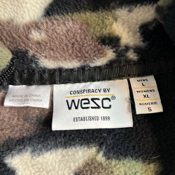 WESC 1/4 Zip Camo Fleece Pullover~UNISEX~ Men’s~Lg/Women’s~XL - Picture 4 of 10